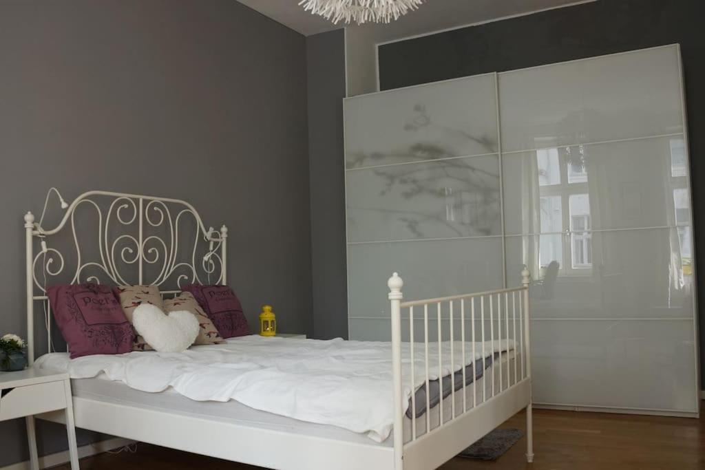 Bright & Lovely Centre Apartment Berlin